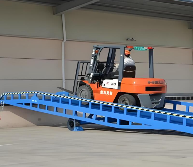 莒县移动式卸货平台（叉车用）